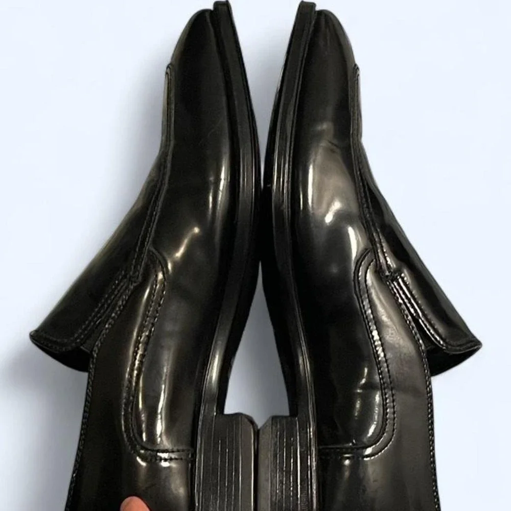 Johnston & Murphy black leather loafers size 11